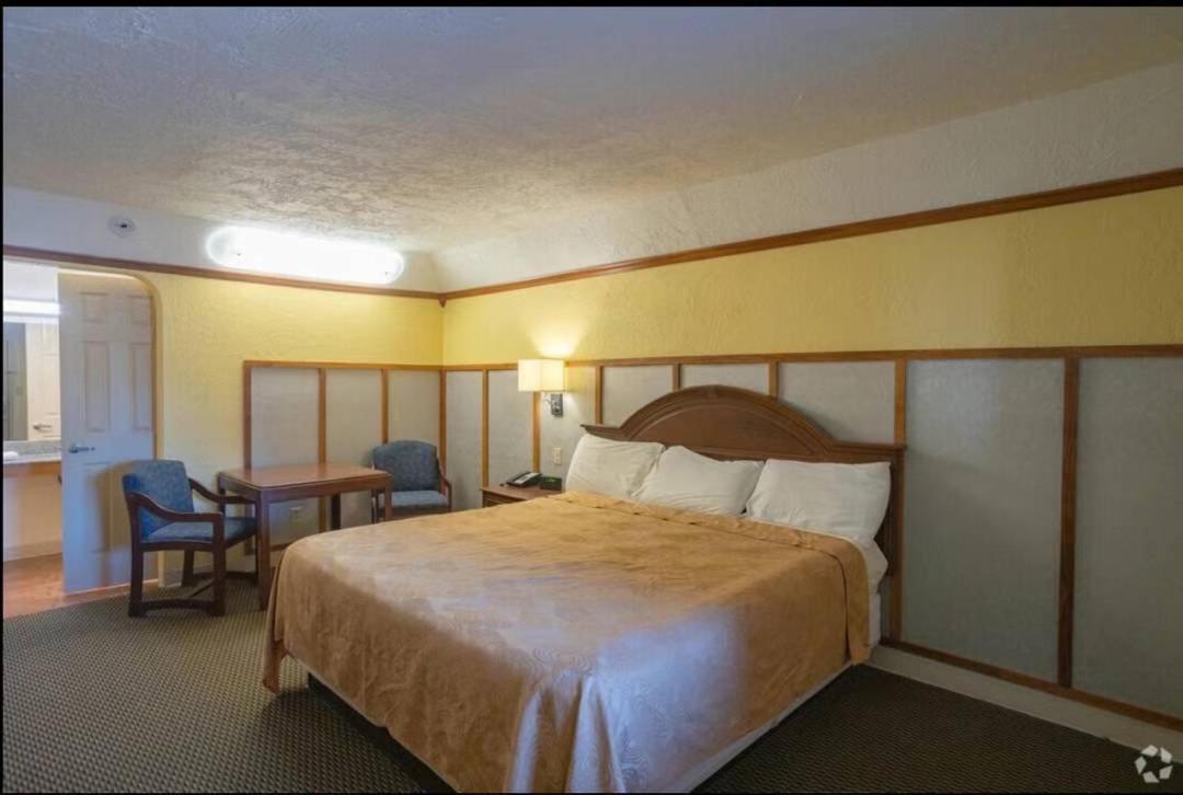 Bo Hotel Canadian Courts Extérieur photo