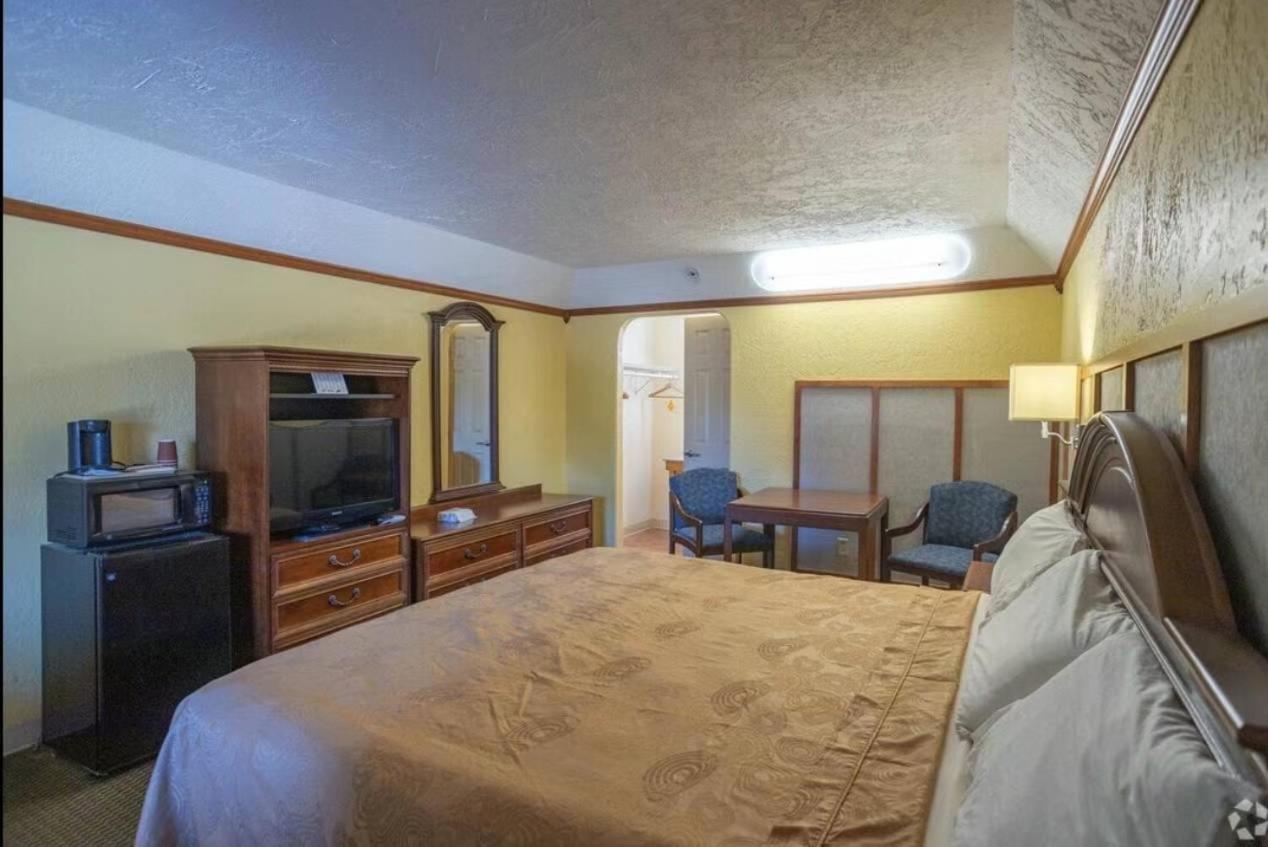 Bo Hotel Canadian Courts Extérieur photo