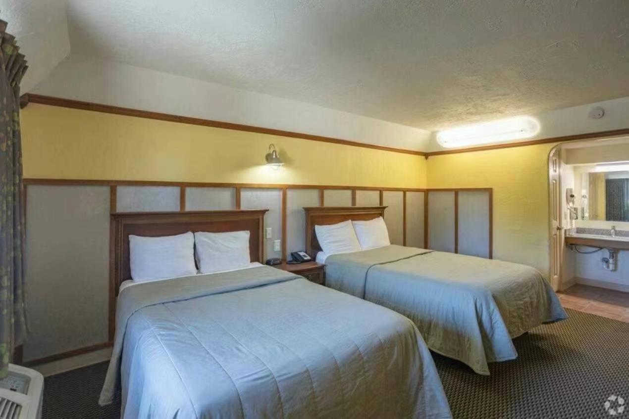 Bo Hotel Canadian Courts Extérieur photo